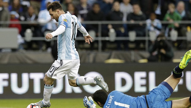 Messi dances past Bolivia