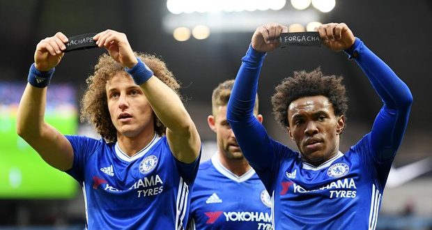 Willian and David Luiz pay homage to Chapecoense