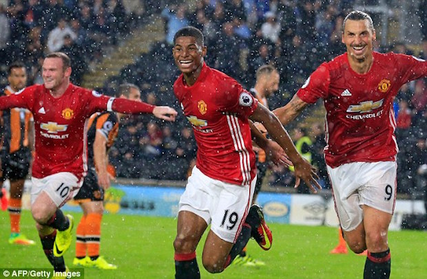 Marcus Rashford scores for United