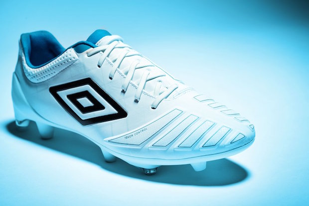 Umbro UX-Accuro in white and blue