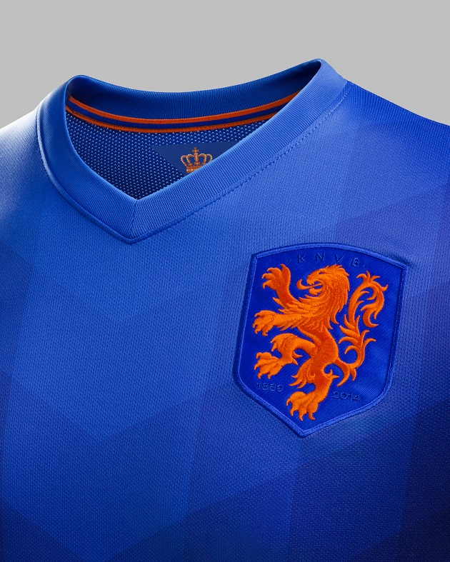 Holland away jersey crest