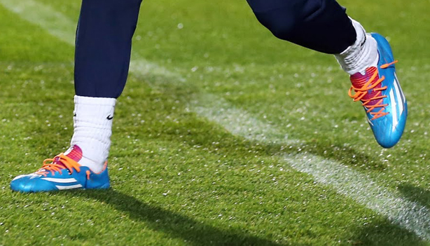 what football boots does messi wear