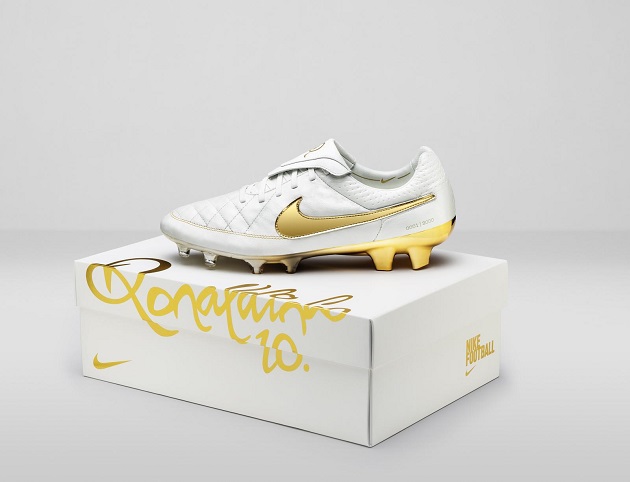 ronaldinho cleats white and gold