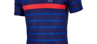Why is there a rooster on the French soccer jersey?