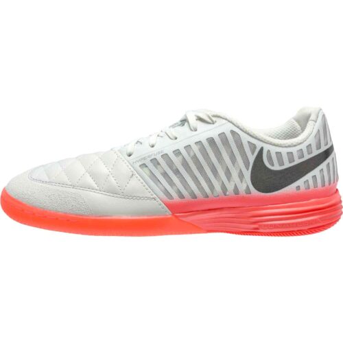 Nike Lunargato II IC – Platinum Tint/Black/Bright Crimson