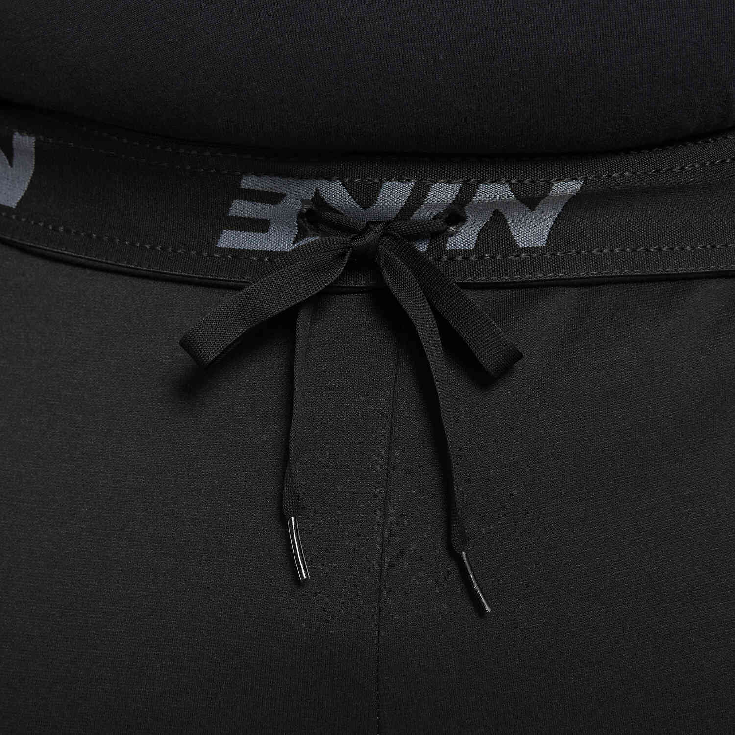 Nike Therma Tapered Swoosh Pants - Black - SoccerPro