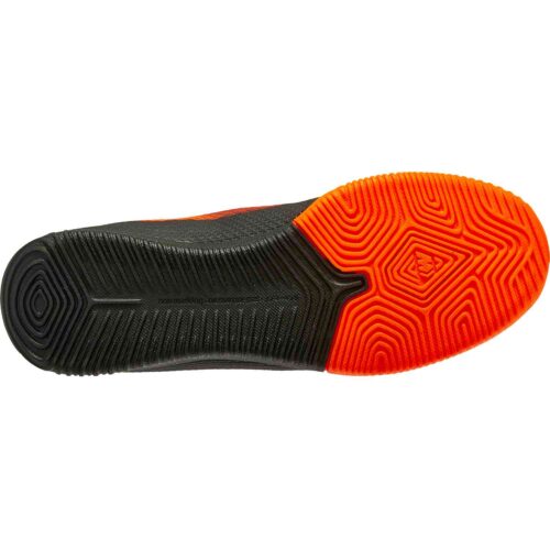Nike VaporX 12 Academy IC – Black/Total Orange