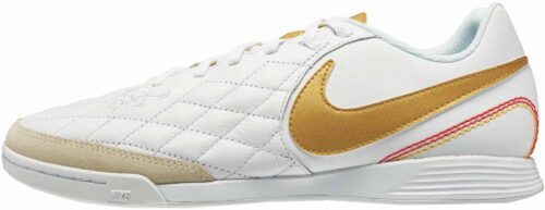 Nike LegendX 7 Academy IC – 10R – White/Metallic Gold