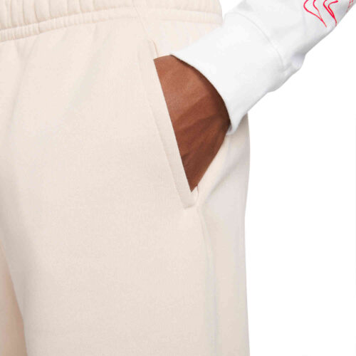 Nike Club America LA Fleece Shorts – Desert Sand/White