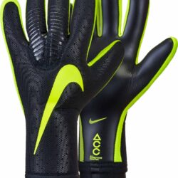 new nike soccer gloves